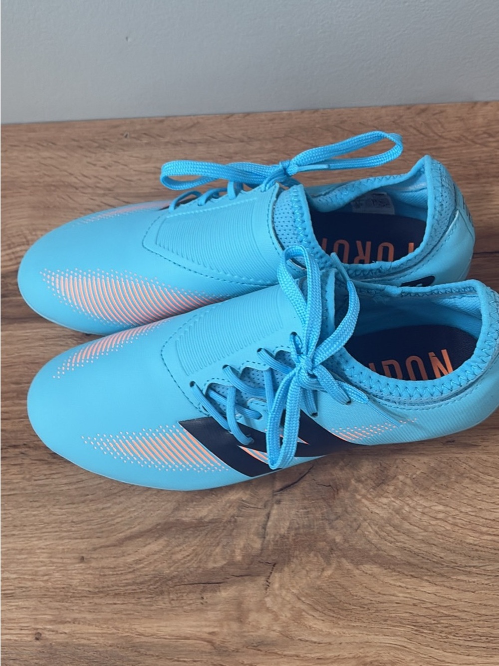 Brand New w/o tags-  kids Soccer Cleats - New Balance - size US 5